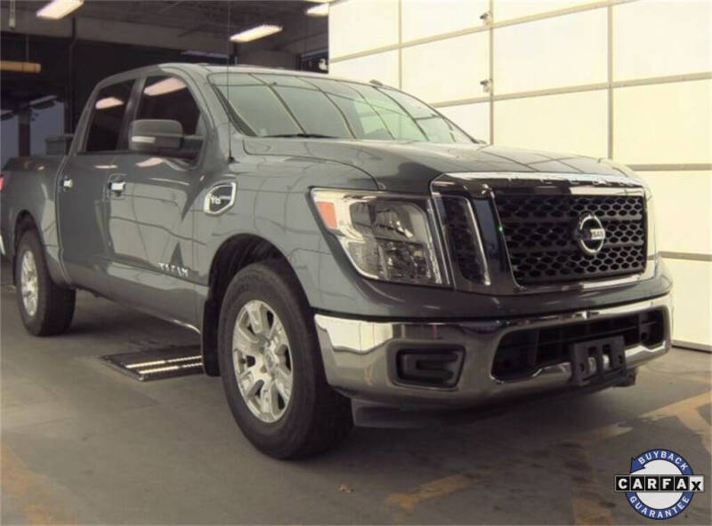 2017 Nissan Titan SV