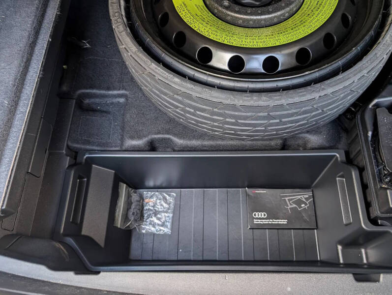 2021 Audi e-tron quattro Premium