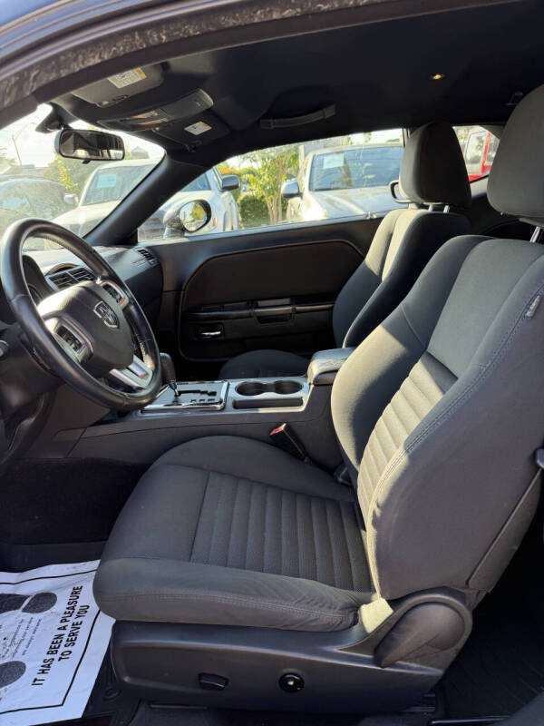 2011 Dodge Challenger SE