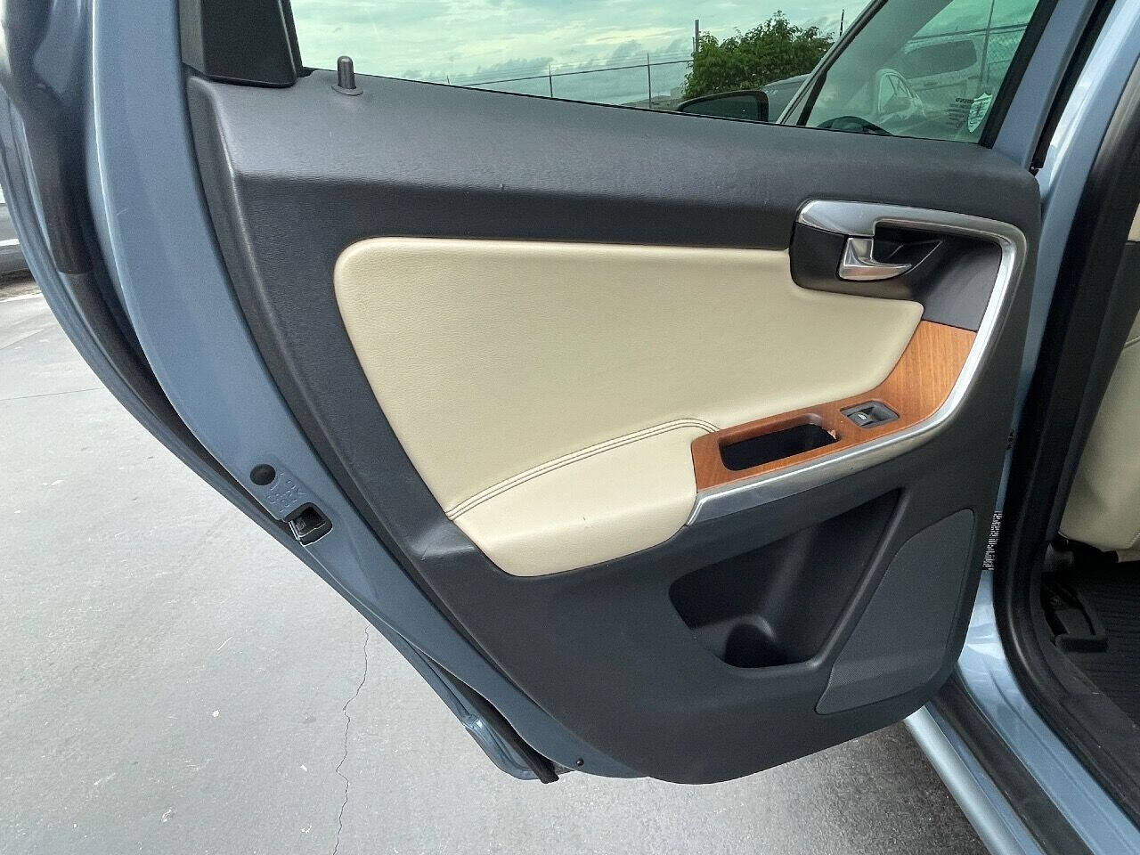 2017 VOLVO XC60 SUV / Crossover - $16,900