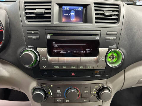 2011 Toyota Highlander SE