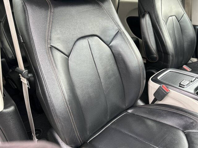 2017 Chrysler Pacifica Touring-L Plus