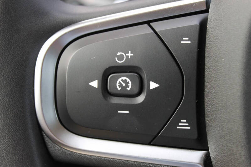 2024 Volvo XC60 B5 Core Dark Theme