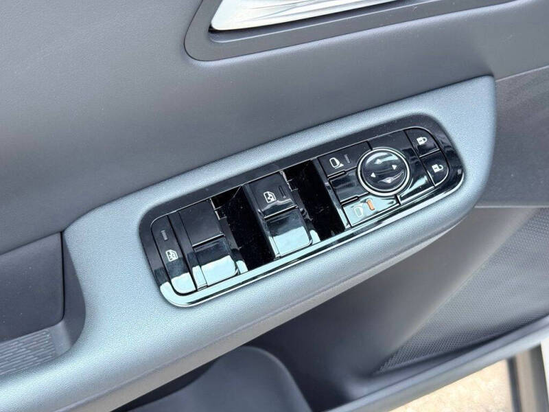 2026 Nissan LEAF Platinum+