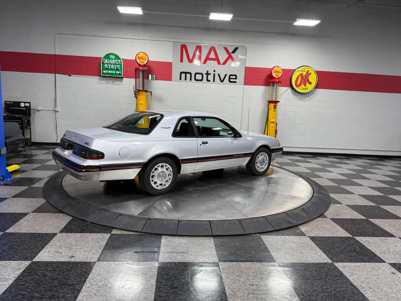 1988 Ford Thunderbird 32