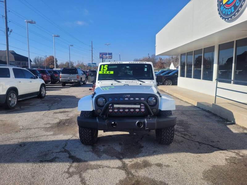 2015 Jeep Wrangler Unlimited Sahara photo 2