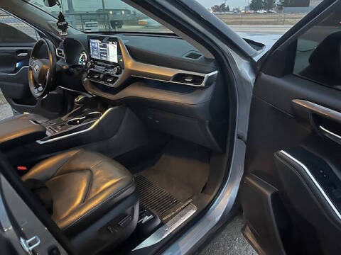 2021 Toyota Highlander Hybrid Platinum