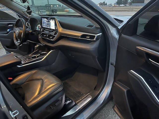 2021 Toyota Highlander Hybrid Platinum