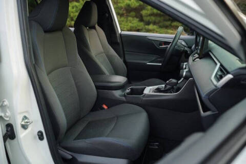 2022 Toyota RAV4 Hybrid SE