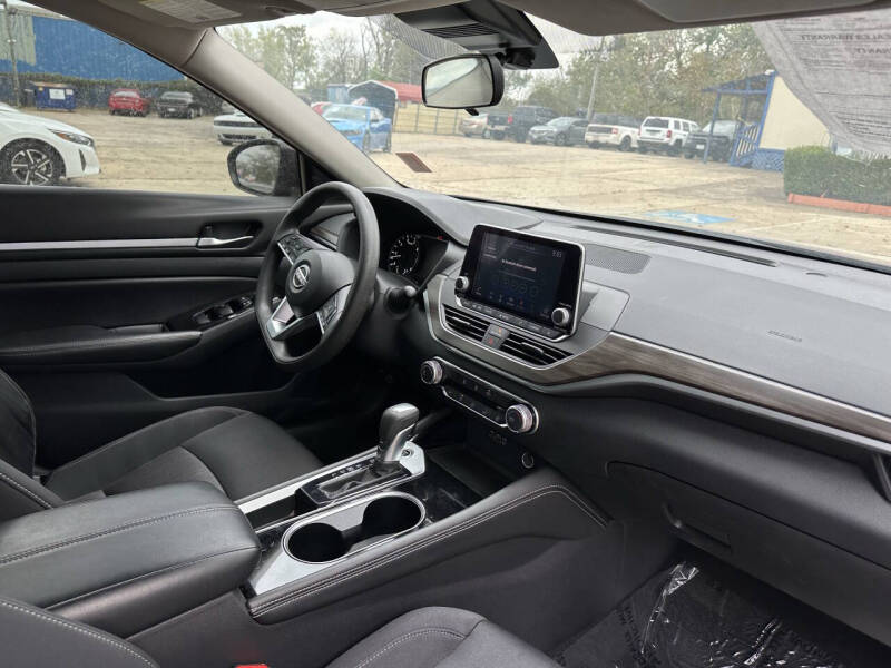 2023 Nissan Altima 2.5 SV