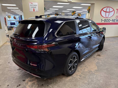 2025 Toyota Sienna Platinum 7-Passenger