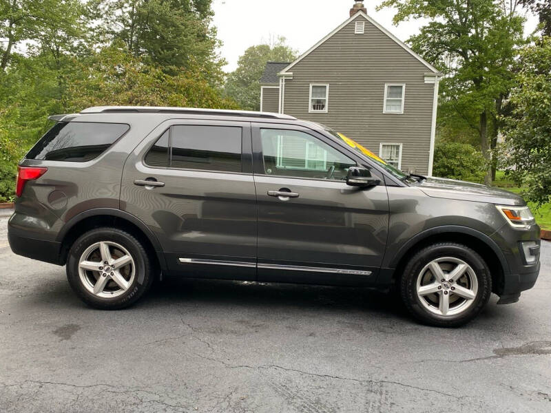 2017 Ford Explorer XLT photo 6