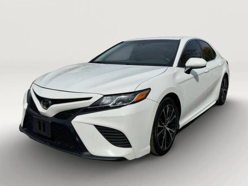 2020 Toyota Camry SE's photo