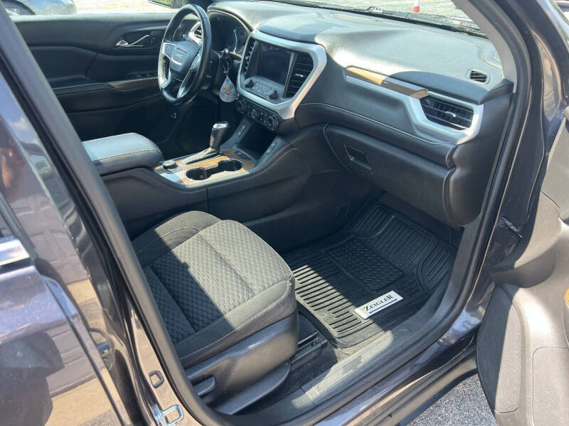 2017 GMC Acadia SLE-2