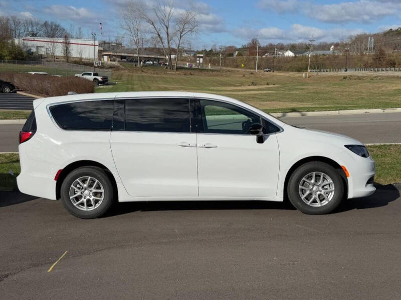 2026 Chrysler Voyager LX