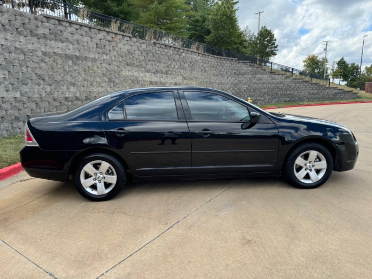 2007 Ford Fusion for sale at 10-4 AUTO GROUP LLC in Raytown, MO