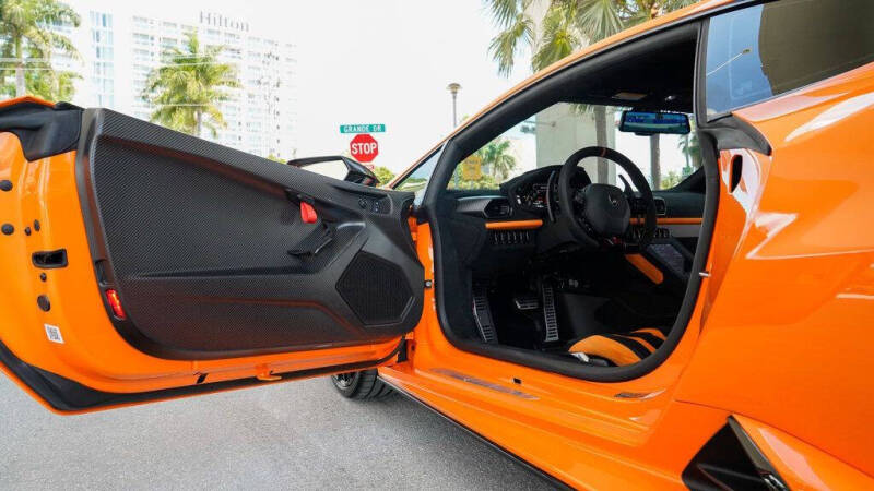 2022 Lamborghini Huracan STO