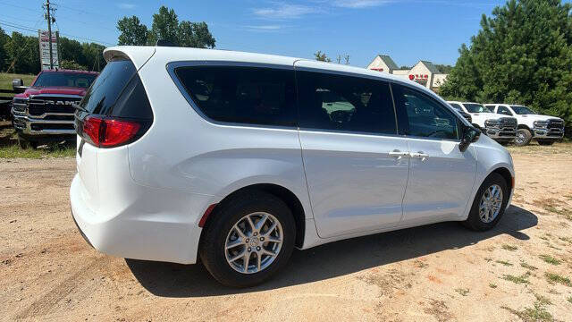 2026 Chrysler Voyager LX