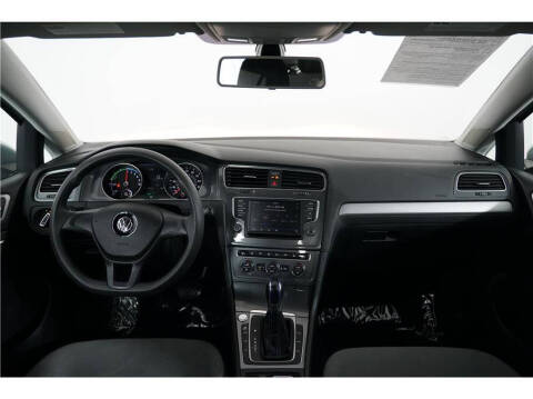 2016 Volkswagen e-Golf SE