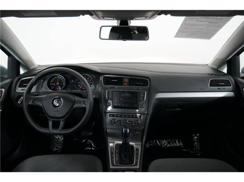 2016 Volkswagen e-Golf SE