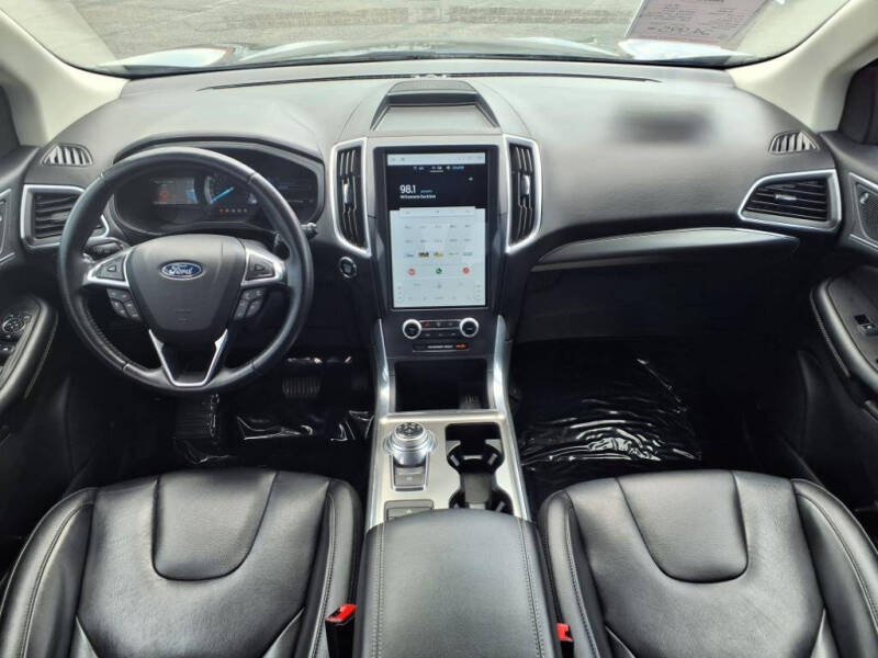 2022 Ford Edge Titanium