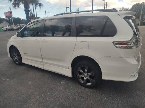 2011 Toyota Sienna SE 8-Passenger