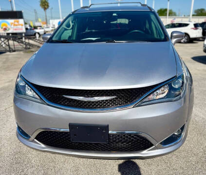 2017 Chrysler Pacifica Touring-L Plus