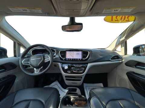 2024 Chrysler Pacifica Plug-In Hybrid Select