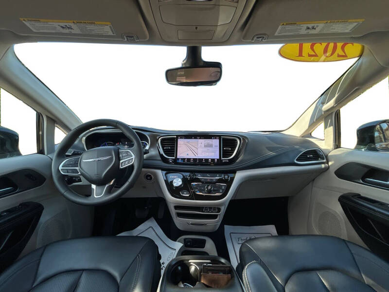 2024 Chrysler Pacifica Plug-In Hybrid Select