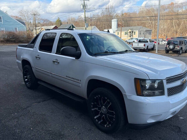 2009 Chevrolet Avalanche for sale at Drive X in Oakville, CT