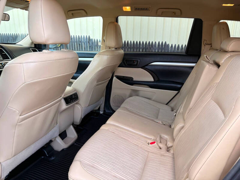 2014 Toyota Highlander LE