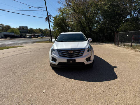 2019 Cadillac XT5 for sale at MENDEZ AUTO SALES in Tyler TX