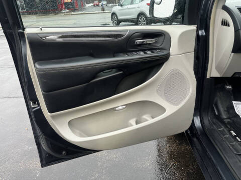 2014 Chrysler Town and Country Touring