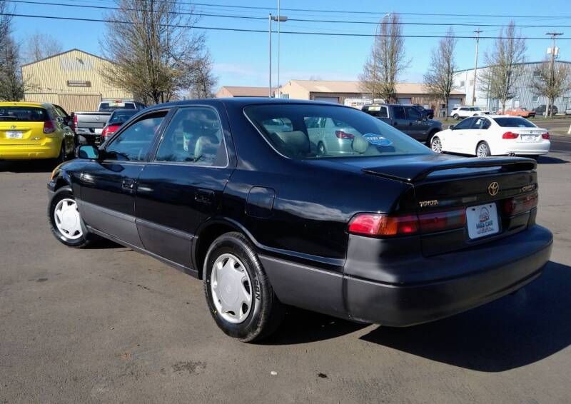 1998 Toyota Camry for sale at M AND S CAR SALES LLC in Independence OR