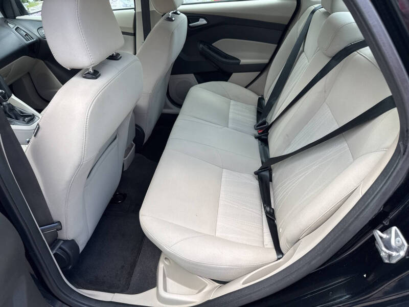 2016 Ford Focus SE - Photo 13