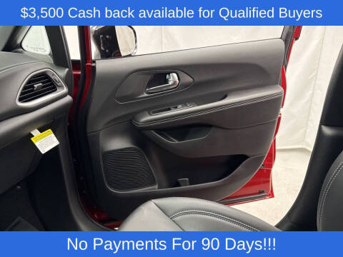 2026 Chrysler Pacifica Select