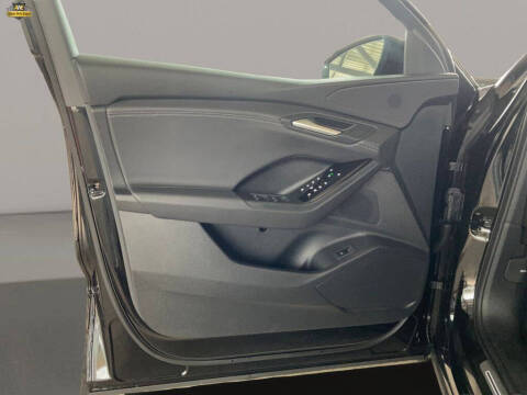 2025 Audi Q6 e-tron Premium
