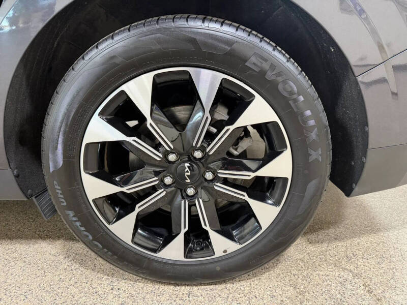 2023 Kia Carnival EX