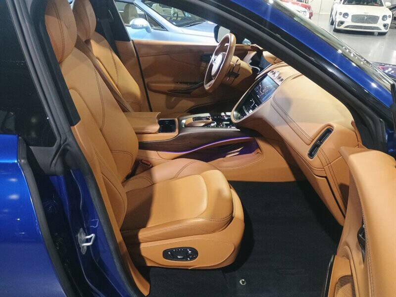 2021 Aston Martin DBX 61