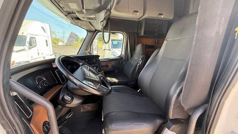 2022 Freightliner Cascadia