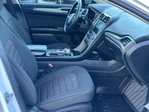 2020 Ford Fusion Hybrid SE