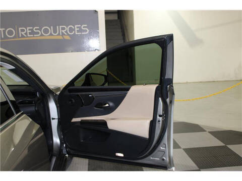 2021 Lexus ES 300h Luxury