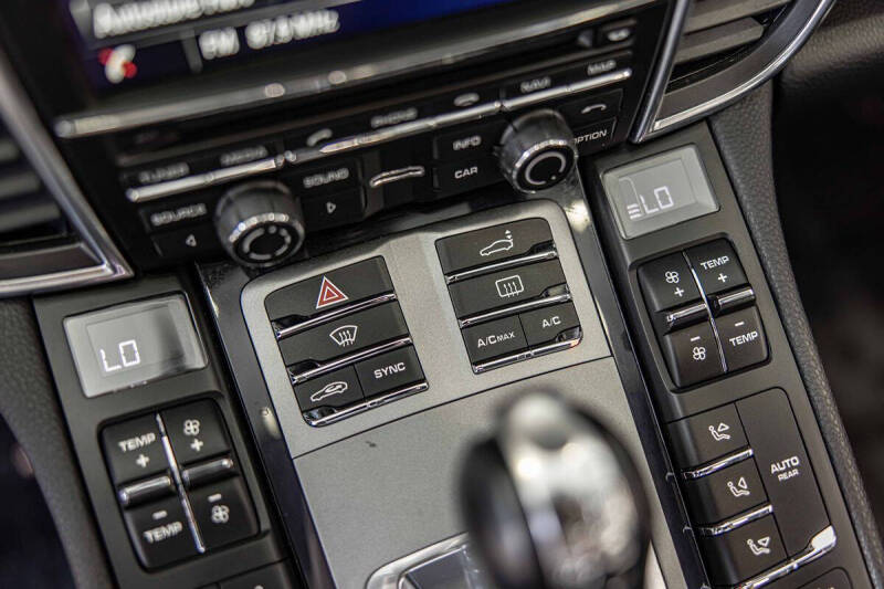 2016 Porsche Panamera 4 Edition