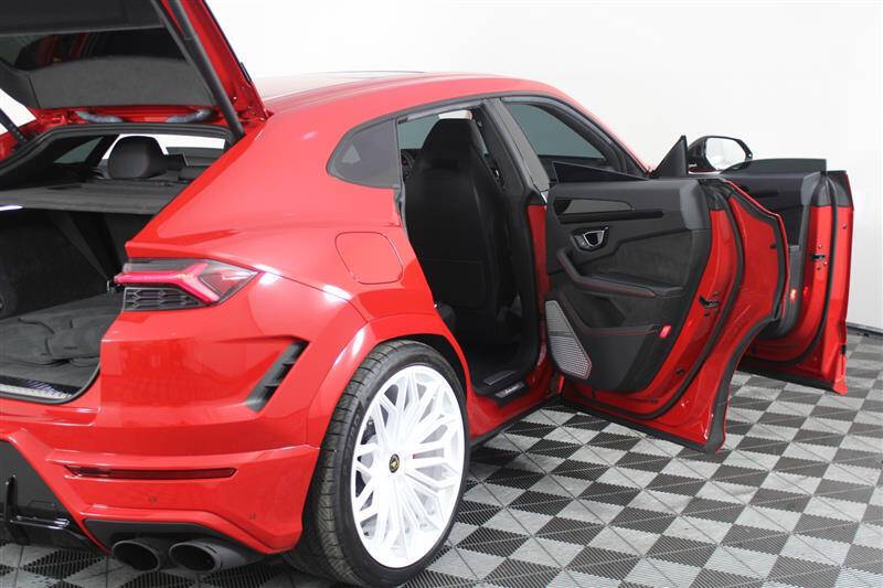 2025 Lamborghini Urus SE