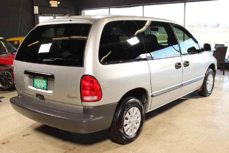 2000 Plymouth Voyager null photo 4