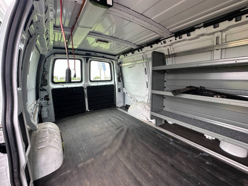 2012 Chevrolet Express Cargo Work Van - Photo 26