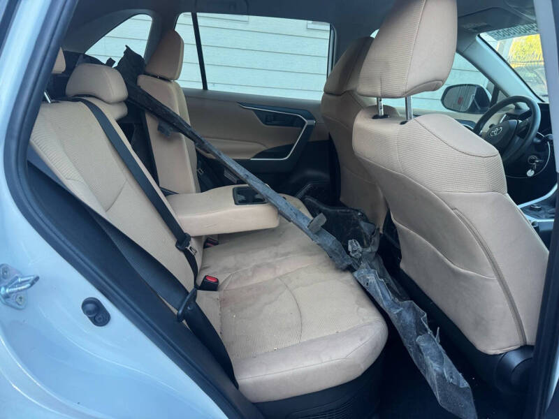 2020 Toyota RAV4 Hybrid LE