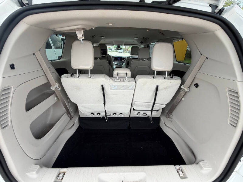 2017 Chrysler Pacifica Touring-L Plus