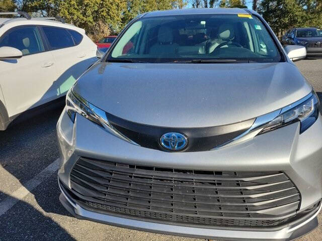 2021 Toyota Sienna LE 8-Passenger