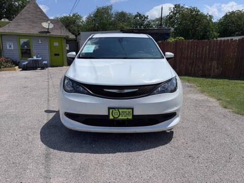 2022 Chrysler Voyager LX